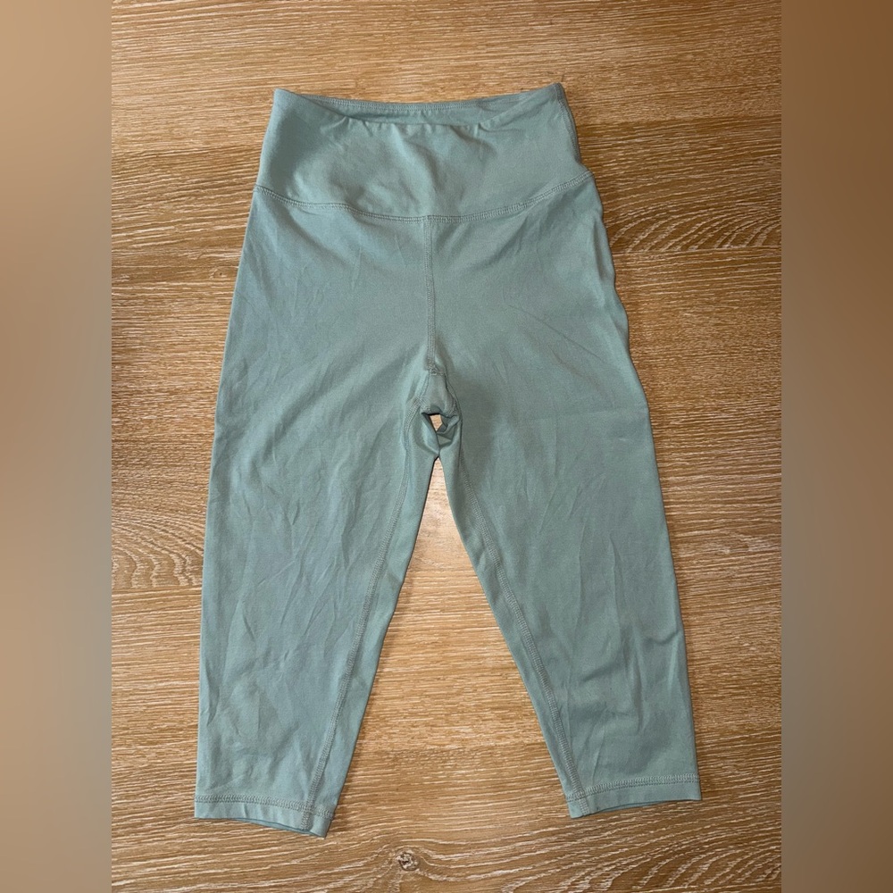 MATE the Label Organic High-Rise Capri-length Leggings in Dew